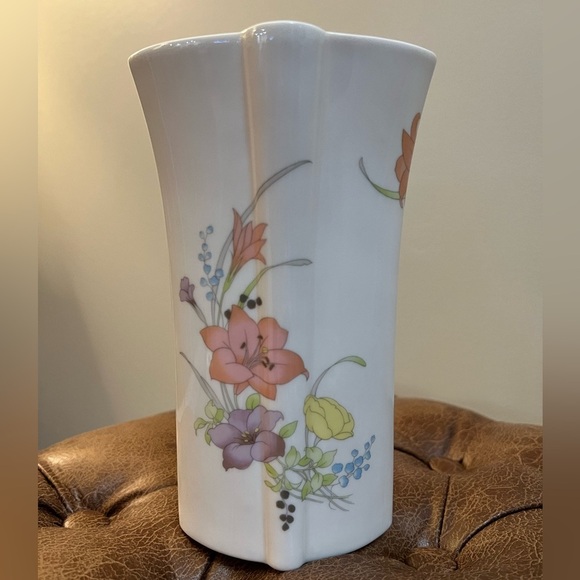 Vintage Toyo Floral Ceramic Vase Cottagecore Grandma Delicate - Picture 1 of 7